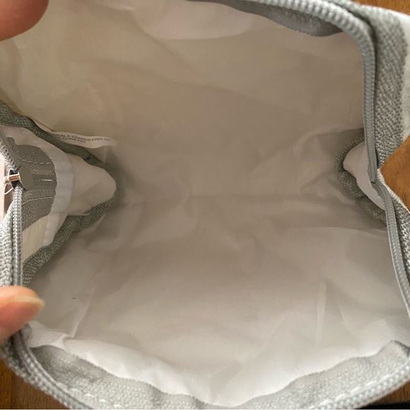 NWT Rare Ariana Grande 3 Piece Gift Set Cloud Pouch & Parfum, Sleeping Mask - Picture 5 of 8